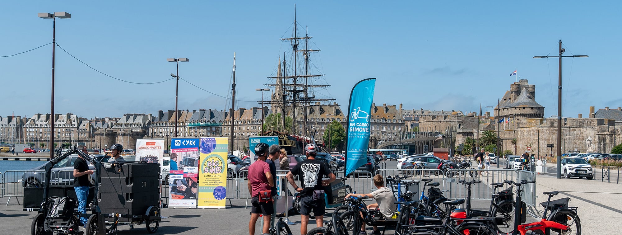 Vélos sur les quais de Saint-Malo