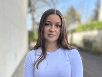 Portrait de Jenifer GOMES, assistante communication