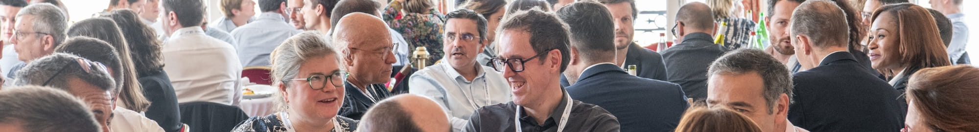 Déjeûner entre différents experts du secteur du transport