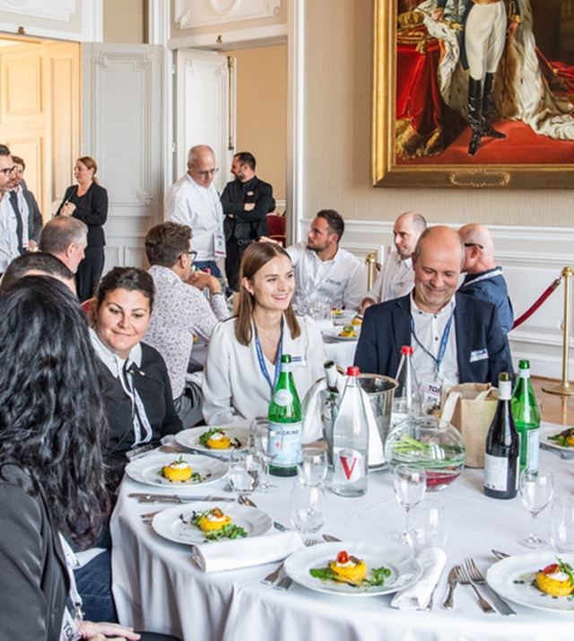 Déjeuner entre professionnels du transport lors de Top Transport au Palais du Pharo à Marseille